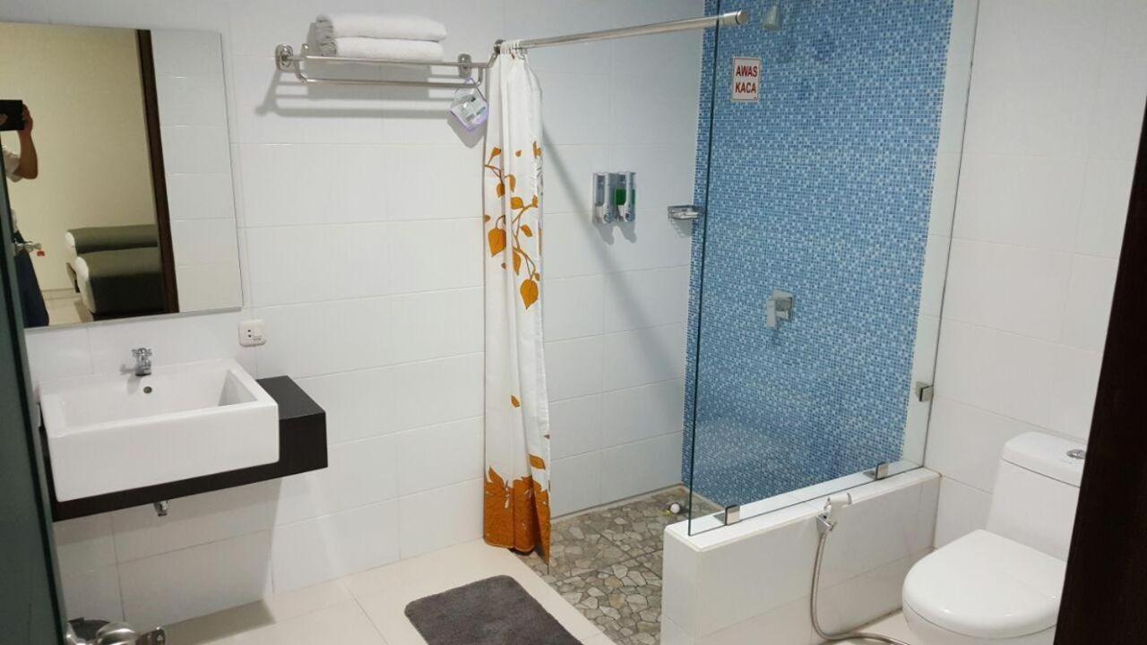 Hotel Aneka Baru スレマン エクステリア 写真