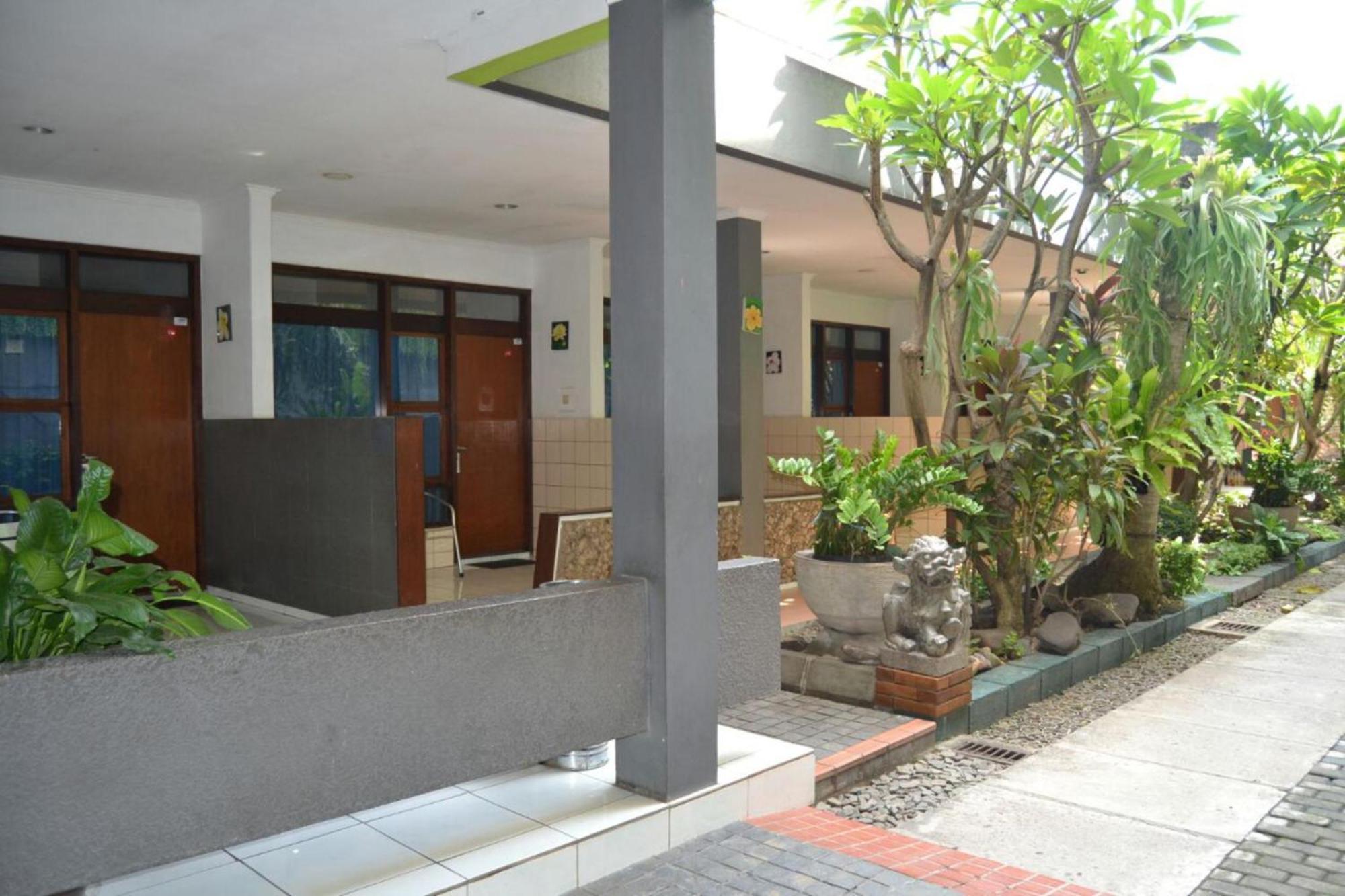Hotel Aneka Baru スレマン エクステリア 写真