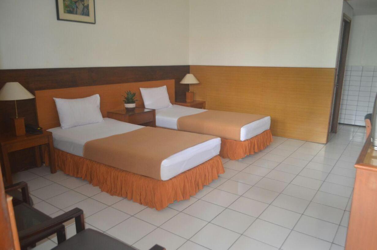 Hotel Aneka Baru スレマン エクステリア 写真